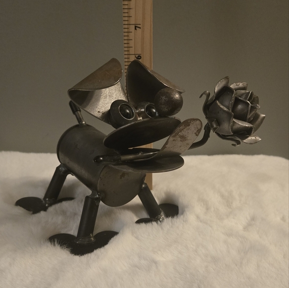 Metal Dog With Rose Ornament - Picture 3 of 9